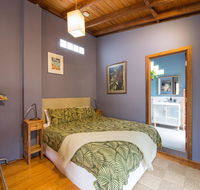 Art  Garden Retreat - Accommodation Gladstone