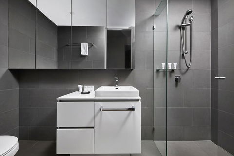 Art Series - The Johnson - Accommodation Gladstone 2