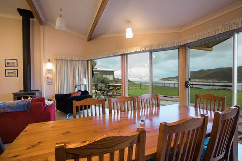 Arthur Riverfront And Sea Lodge Upstream - Accommodation Gladstone 0