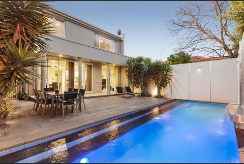 Luxurious Townhouse Retreat In Prestigious Brighton - Accommodation Gladstone 0