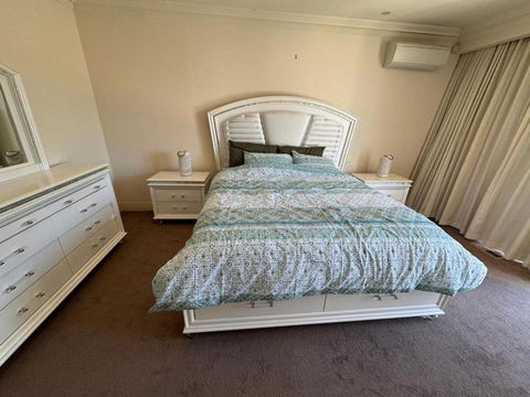 Luxurious Townhouse Retreat In Prestigious Brighton - Accommodation Gladstone 1