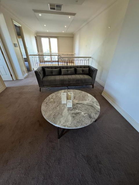 Luxurious Townhouse Retreat In Prestigious Brighton - Accommodation Gladstone 2