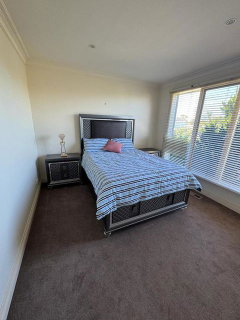 Luxurious Townhouse Retreat In Prestigious Brighton - Accommodation Gladstone 3