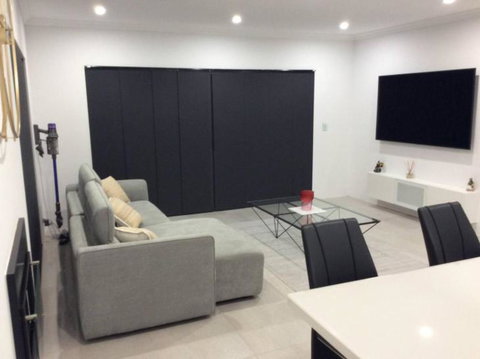 Luxury & Gives You It All - Accommodation Gladstone 3