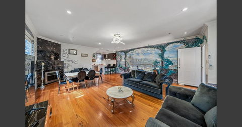 Luxury Beachfront Apartment In Sandringham - Accommodation Gladstone 2