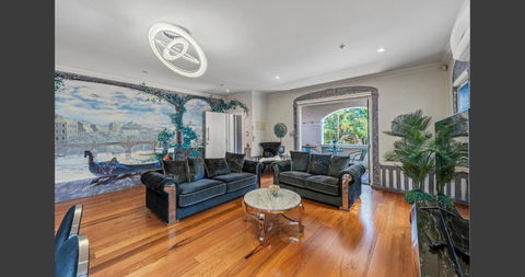 Luxury Beachfront Apartment In Sandringham - Accommodation Gladstone 3