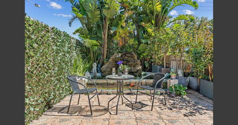 Luxury Beachfront Apartment In Sandringham - Accommodation Gladstone 0