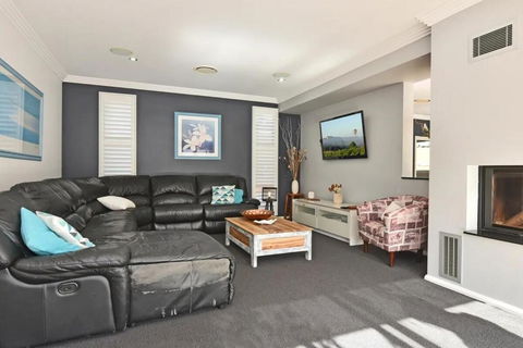 Luxury Mandalong Mansion With Pool & Spa - Accommodation Gladstone 1