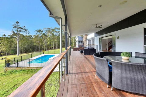 Luxury Mandalong Mansion With Pool & Spa - Accommodation Gladstone 2