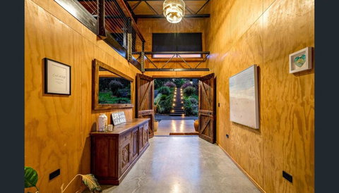 Luxury On Lake Tinaroo Lakefront Living - Accommodation Gladstone 3