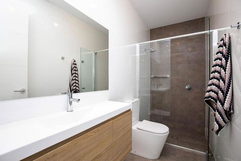 Luxury Private Ensuite Room Close To Airport,City, Genelg Beach - Accommodation Gladstone 1