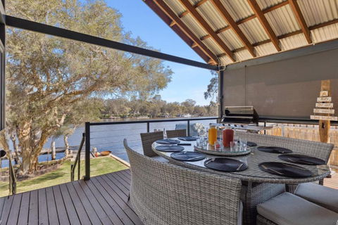 Luxury Riverside Escape With Private Jetty On The Murray River - Accommodation Gladstone 2