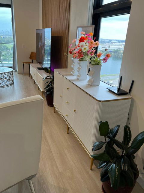 Luxury Apartment With Panoramic Views - Accommodation Gladstone 3
