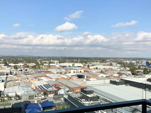 M-city Apartment - Executive Twin King Ensuites - Fully Equipped - Free Parking, Fast Wifi, Smart TV, Netflix, Complementary Drinks & Amenities - M-city Shopping Centre Clayton 3168 - Accommodation Gladstone 3