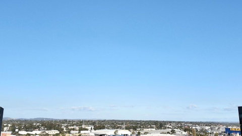 M-city Apartment - Executive Twin King Ensuites - Fully Equipped - Free Parking, Fast Wifi, Smart TV, Netflix, Complementary Drinks & Amenities - M-city Shopping Centre Clayton 3168 - Accommodation Gladstone 1