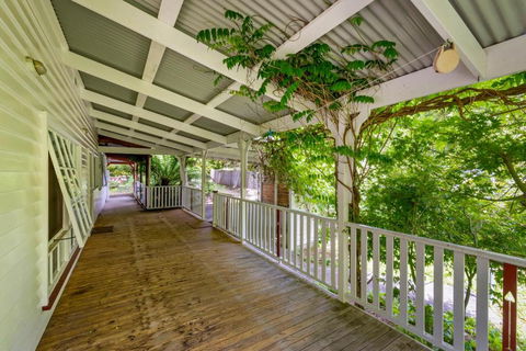 Magical Lucindale - Gorgeous 4 Bedroom House - Accommodation Gladstone 1