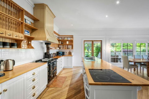 Magical Lucindale - Gorgeous 4 Bedroom House - Accommodation Gladstone 3