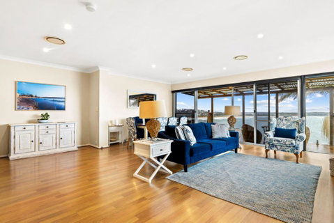 Magical Views Of Dee Why - Accommodation Gladstone 3