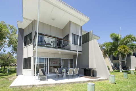 Magnetic Docks Townhouse 9 - Accommodation Gladstone 1
