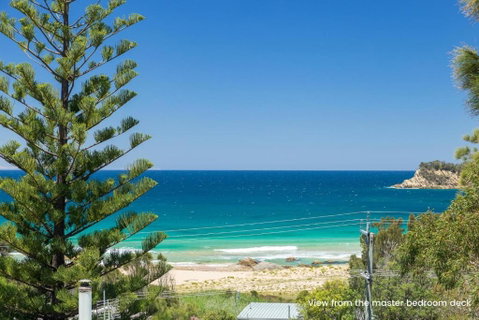 Magnificent Malua Views Stroll To The Beach - Accommodation Gladstone 1