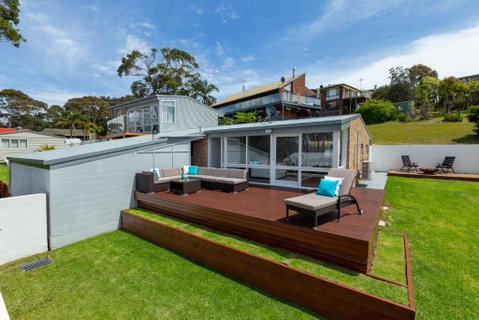 Magnificent Malua Views Stroll To The Beach - Accommodation Gladstone 2