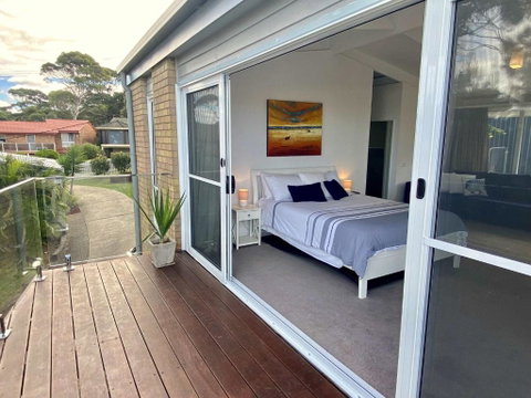 Magnificent Malua Views Stroll To The Beach - Accommodation Gladstone 3