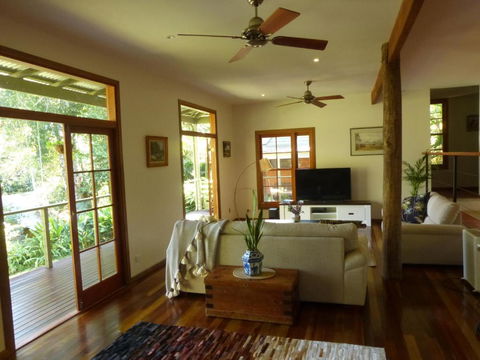 Magnolia Cottage - Accommodation Gladstone 2