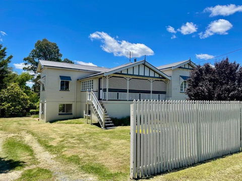 MAGNOLIA HOUSE ON THE CREEK - STANTHORPE - Accommodation Gladstone 0