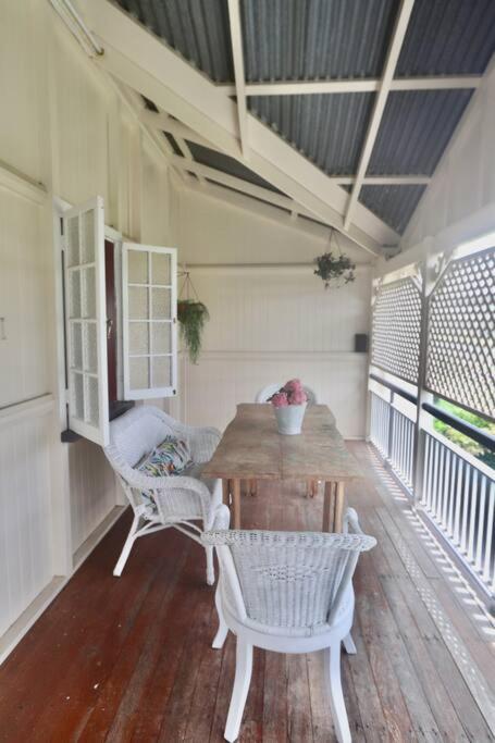 MAGNOLIA HOUSE ON THE CREEK - STANTHORPE - Accommodation Gladstone 2
