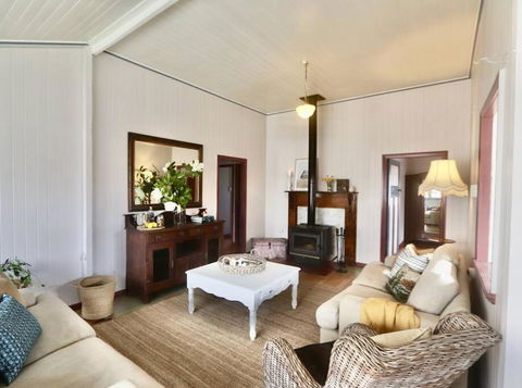 MAGNOLIA HOUSE ON THE CREEK - STANTHORPE - Accommodation Gladstone 1