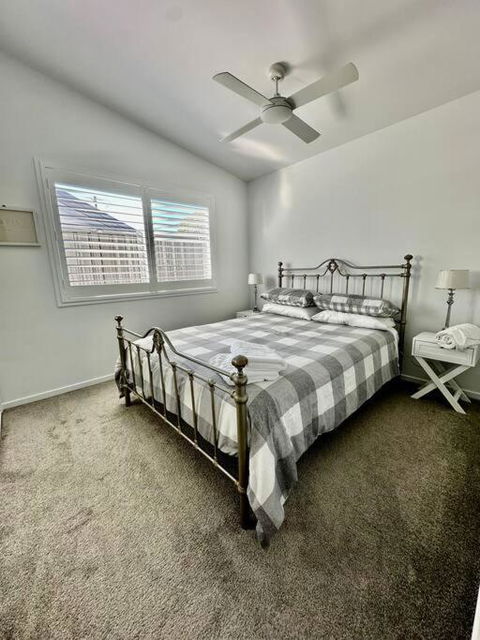 Magnolia Little Gem - Accommodation Gladstone 3