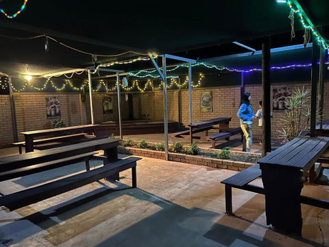 Main Reef Hotel - Accommodation Gladstone 2
