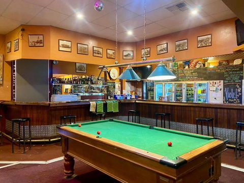Main Reef Hotel - Accommodation Gladstone 1