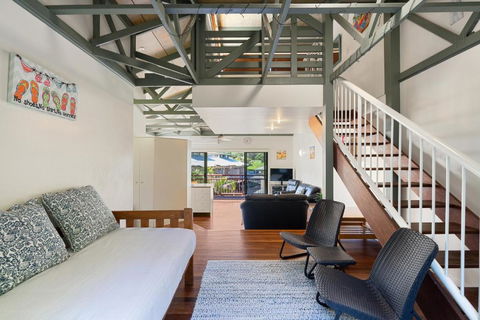 MAIN STAY - 100m To Patrolled Beach, Pool, Wifi, Close To Cafes - Accommodation Gladstone 1