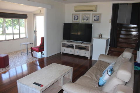 Manta Ray On The Beach - Accommodation Gladstone 3