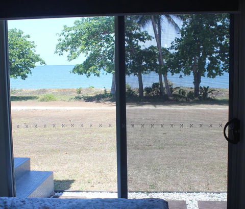 Manta Ray On The Beach - Accommodation Gladstone 1
