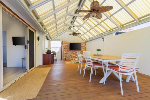Manning Private Escape By Swan Bnb Management - Accommodation Gladstone 0