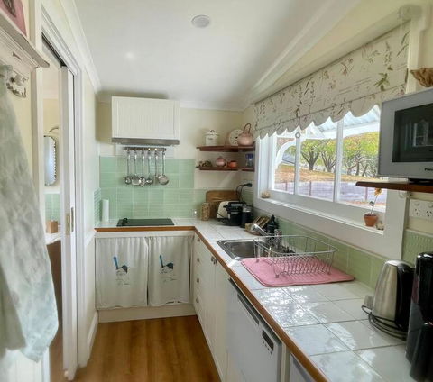 Maple Hill Cottage - Accommodation Gladstone 3