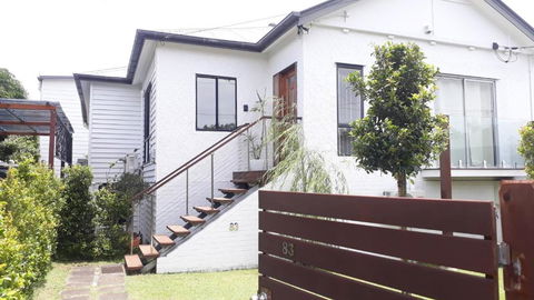 Maple Villa - The Beach House By The Bay - Accommodation Gladstone 1