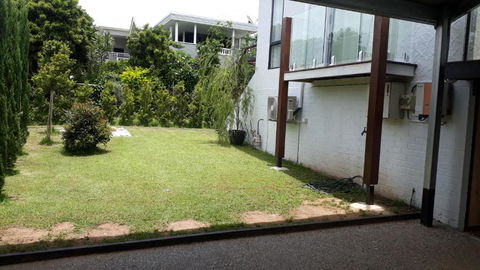 Maple Villa - The Beach House By The Bay - Accommodation Gladstone 3
