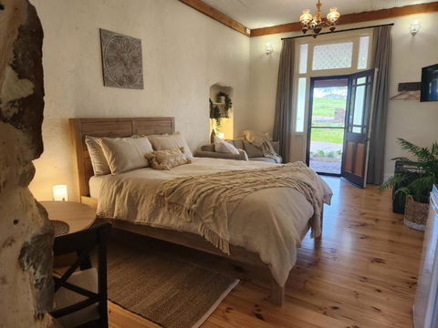 Marananga Cottages - Accommodation Gladstone 0