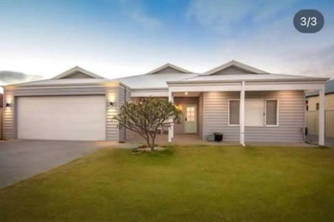 Margaritaville - 4 Bedroom, Fast Wifi, Pool Table - Accommodation Gladstone 0