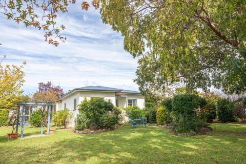 Marnita Farmhouse At Golden Grove Estate Winery - Accommodation Gladstone 0
