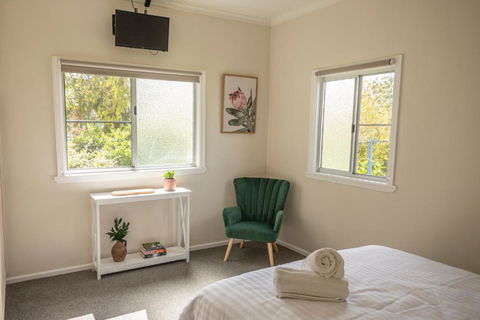 Marnita Farmhouse At Golden Grove Estate Winery - Accommodation Gladstone 3