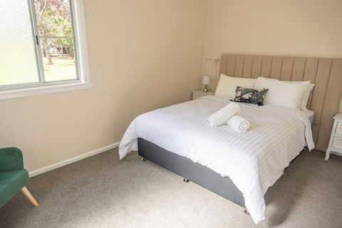 Marnita Farmhouse At Golden Grove Estate Winery - Accommodation Gladstone 2