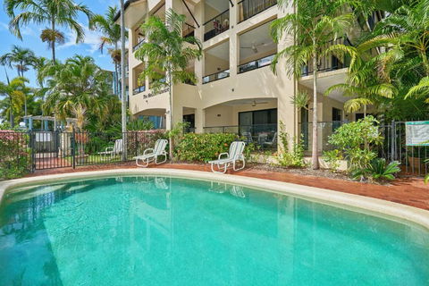 Mediterranean Beachfront Apartments - Accommodation Gladstone 0