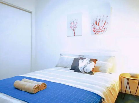 Mel South East Huge Luxury Home - Accommodation Gladstone 1