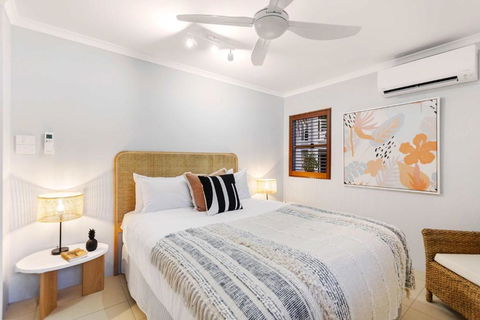 Melaleuca Hideaway - Beach Pool Free Parking - Accommodation Gladstone 0