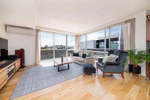 Melbourne Penthouse Apartment A Walk To Brighton Beach - Accommodation Gladstone 1