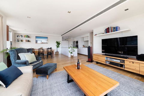 Melbourne Penthouse Apartment A Walk To Brighton Beach - Accommodation Gladstone 0